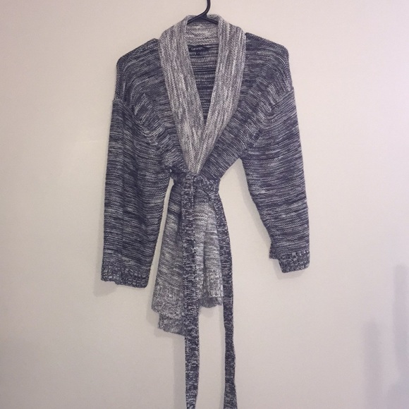 Cardigan with a tie! - Picture 2 of 2